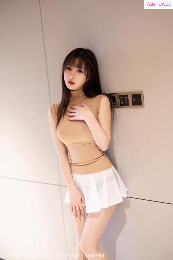 张欣欣 馨沁 [XiuRen]高清写真图 2023.07.03 No.7013 张欣欣 短裙美腿第2张图片